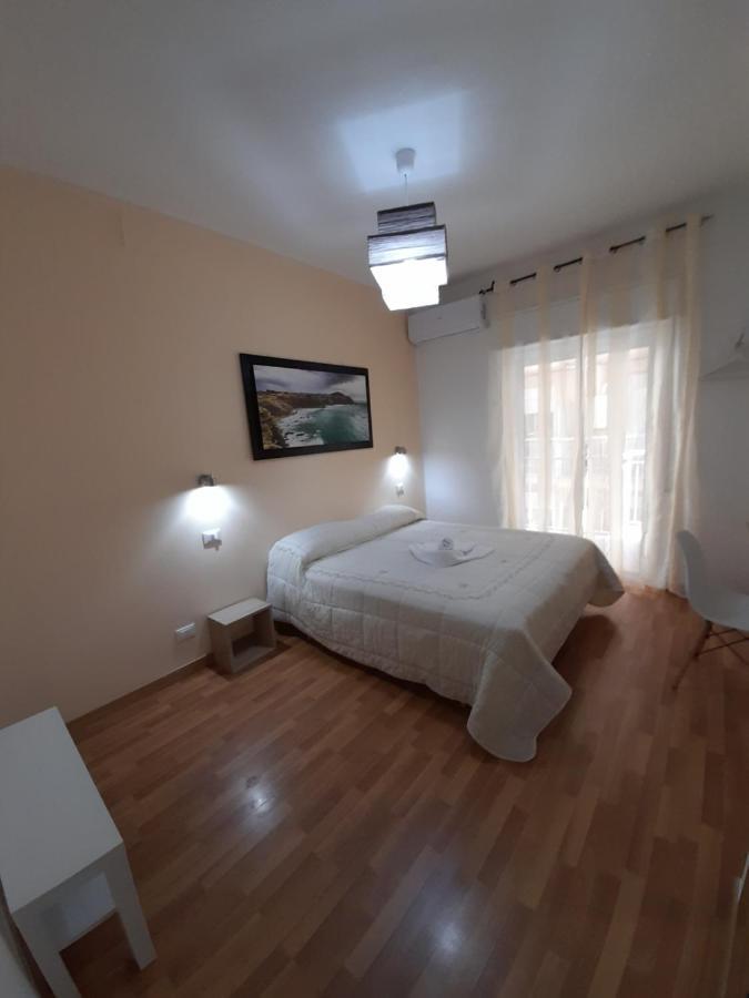 Milazzo: La Porta Delle Eolie Bed & Breakfast Room photo