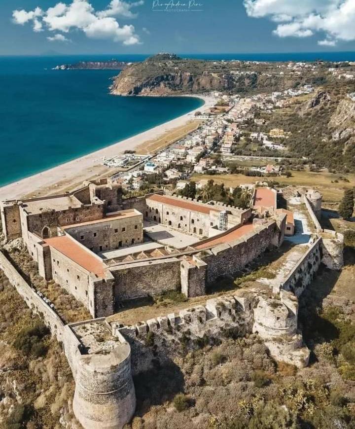 Milazzo: La Porta Delle Eolie Bed & Breakfast Exterior photo